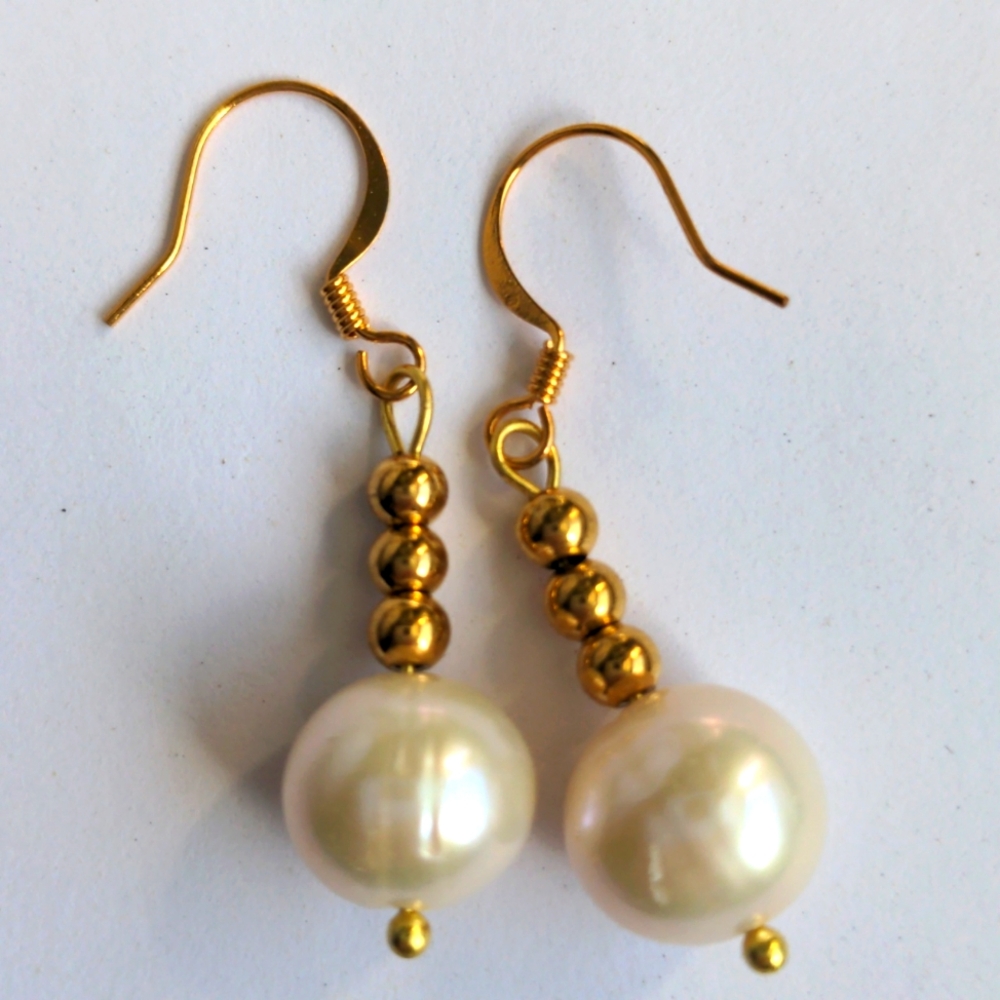 New Genuine pearl earrings.1  1/2+ inches drop dangle. Gold plated, Modern,  Box